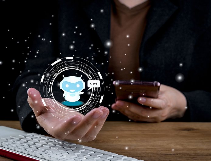 Eğitimde Yapay Zekâ: İnsan Faktörünü Güçlendiren Görünmez Asistan